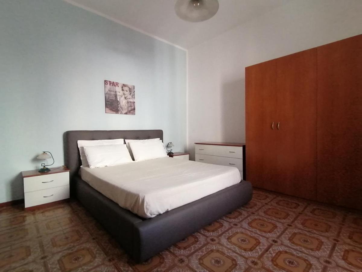 Due Finestre Sul Cortile Hotel Novi Ligure Buitenkant foto
