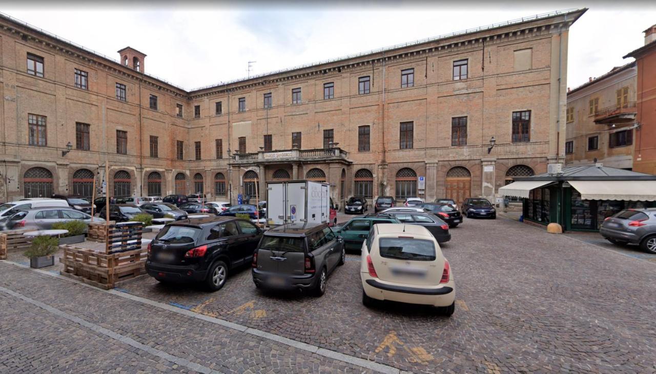 Due Finestre Sul Cortile Hotel Novi Ligure Buitenkant foto